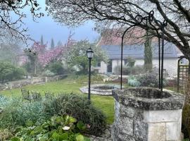 Garden Retreat Loire Riverside – obiekty na wynajem sezonowy w mieście Bréhémont