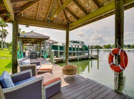 Waterfront Home 30 Mi to New Orleans with Boat Dock, βίλα σε Slidell