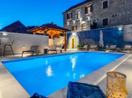 New! Charming Villa Perina with private heated pool, hotell med parkering i Tugare