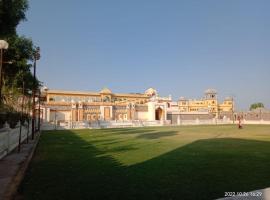 Rajgadhh Palace Resort, hotel in Pālanpur