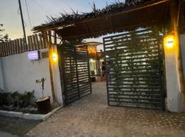 La Maison Guesthouse، بيت ضيافة في Manlocahoc