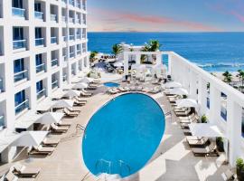 Luxury Beachfront Studio with Daily c, luxury hotel in Fort Lauderdale