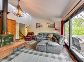 Wisconsin Vacation Rental Retreat with Deck, villa Twin Lakesben