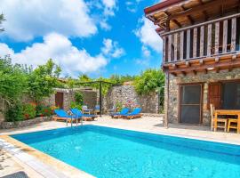 Havuzu korunaklı 2+1 taş villa, hotel i Kınalı