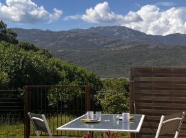 Orizzonte montagna, hotell i Figari