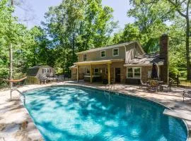 New Listing! Downtown Family Retreat - 5 Bedrooms, 3 Minutes to Dahlonega, Pool, Hot Tub, Game Rooms