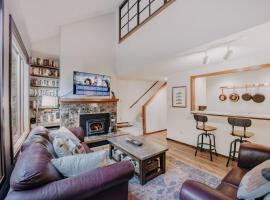 55SW - Fireplace - D W - WithD - Sleeps 4 condo, apartment in Glacier