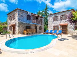 Merkezi Konumda Özel Havuzlu Taş Villa, Hotel in Kınalı