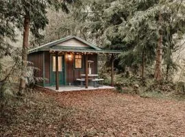 72MF - Rustic - Pets Ok - Sleeps 2 cabin