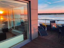 Sunset Dream Apartment with a panoramic seaview, hotel v destinaci Haapsalu