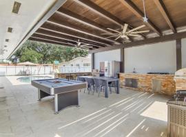 Miami House Pool Game Room BBQ L24, hotel with parking in Miami Gardens