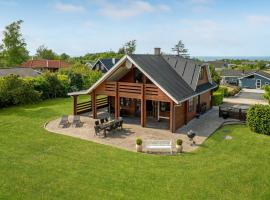 Amazing Home In Glesborg With 5 Bedrooms, Sauna And Wifi, maison de vacances à Tvedhuse