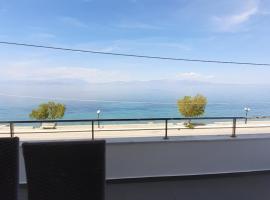 Sea Front Luxury Maisonette, luxe hotel in Xylokastro