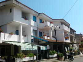 Pensione Nettuno, hotel v destinaci Palinuro