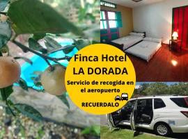 FINCA HOTEL LA DORADA en el Vereda Castillo, hotel en Montenegro