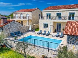 Luxury Stone villa with pool - Briševo, hotell i Briševo