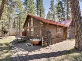 Remote Escape Klamath Falls Cabin By Lake and Hikes, holiday rental in Klamath Falls