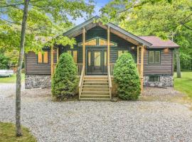 Blue Water Dunes Cottage, hotel with parking in Tiny