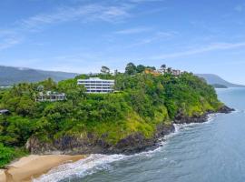 Coral Sea Tranquility - Oceanview Apartment, hotel in Yorkeys Knob