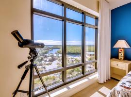 Vista Del Mar at Cape Harbour Marina, 10th Floor Luxury Condo, King Bed, Views!, feriebolig i Cape Coral