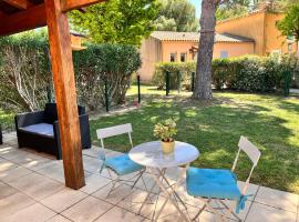 Maison de vacances dans Résidence avec Piscine, hotel v destinaci Arles