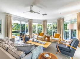 Celeste, 26 Bonito Street - Tranquil, Stylish & Pet friendly