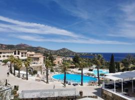 APPARTEMENT CAP ESTEREL CLIMATISE VUE MER, resort ở Agay - Saint Raphael