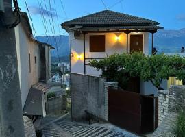 Jons Apartment, hotel en Gjirokastra