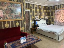 Hotel Mari gold, hotelli kohteessa Srinagar lähellä lentokenttää Srinagarin lentokenttä - SXR 