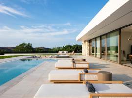 Cresto Iconic Villa, with Heated Spa Whirlpool, By ThinkVilla, vacation rental in Angeliana