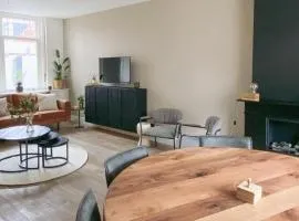 Cozy home St. Philipsland with 2 bathr. business