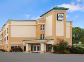 Days Inn & Suites by Wyndham Albany, hotel near Albany International Airport - ALB, 