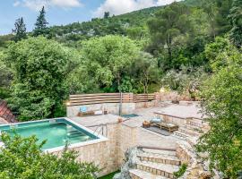 3 Bedroom Awesome Home In Vrgorac, hotel a Vrgorac