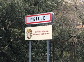 L’expérience d’une maison de village médiéval proche Monaco/Nice, hotel with parking in Peille