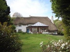 Milton Cottage, Nr Thurlestone - a delightful thatched cottage close to the beach, hotelli kohteessa Thurlestone