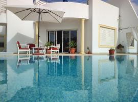 Chambres d'hôtes Conviviales avec piscine privée Chambre Blue Lagune & Suite Azur, hotel v destinaci Djerba