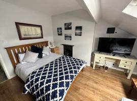 Belfast Duplex Apartment No Parties, hotel in Belfast