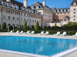 Dream Castle Hotel Marne La Vallee, hotel em Magny-le-Hongre