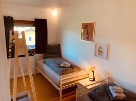 FELIX LIVING 6, modern & cozy 3 Zimmer Wohnung, Balkon, Parkplatz, cheap hotel in Salzweg