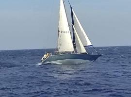 Cyclades sailing Experience, place to stay in Finikas