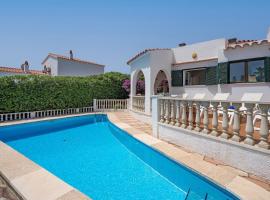 Casa Kintore A beautiful family friendly villa situated in the heart of S’Algar、サルガールのヴィラ