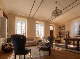 VILLA BOTTERA - Jacuzzi & Private Garden, hotell i Riforano