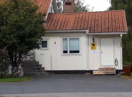 Old Post Office now cosy apartment close to nature, hótel með bílastæði í Hedenäset