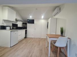 Le petit Strasbourg- Studio renové-3pers-Caluire, apartment in Caluire-et-Cuire