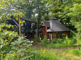 The Hobbit House and Secret Garden, lodge in Taunton