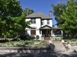 Downen House Bed & Breakfast, hotel v destinácii Pueblo