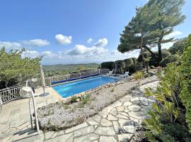 Villa Tarentelle - heated pool and exceptional view, hotel in Tourtour