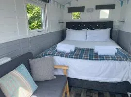 Estuary View - Cosy Shepherds Hut