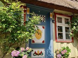 Haus am Hafen - Kaminfeeling unter Reet, hotel in Prerow