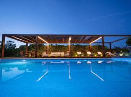 BlueGreen Villa, hotel em Karteros